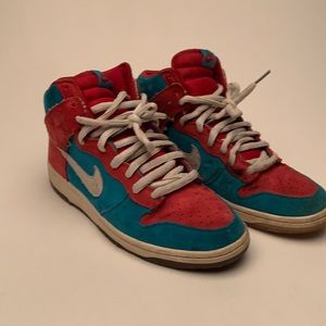Nike SB Dunk Bloody Gums